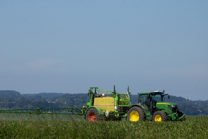 traktor-usev-prskalica-treman-pixabay-01